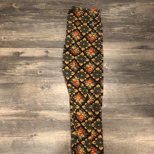 Size OS -- LuLaRoe Black Leggings with Flowers